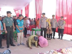 Kapolres Lamongan Serahkan Hasil Bedah Rumah Kepada Pemiliknya di Desa Nguwok