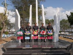 Semarak HUT RI Ke-79 dan Hari Pengayoman Lapas Narkotika Kelas IIA Pamekasan Gelar Ziarah dan Upacara Tabur Bunga di TMP Panglegur