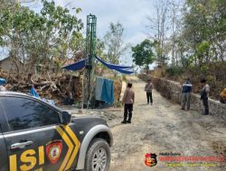 Antisipasi Kebakaran, 2 Kapolsek Polres Sampang Datangi Lokasi Video Viral Sumur Bor Mengeluarkan Bau BBM Jenis Solar