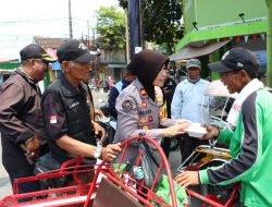 Jelang Hari Humas Polri ke 73, Humas Polres Bangkalan Berbagi dalam Jum’at Berkah