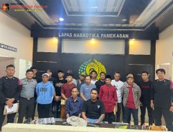 Warga Binaan Lapas Narkotika Kelas IIA Pamekasan Kanwil Kemenkumham Jatim Kembali Hirup Udara Bebas Melalui Pembebasan Bersyarat dan Bebas Murni