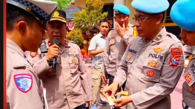 Sidak Polsek Simokerto, Kasi Propam Pastikan Profesionalisme dan Integritas Anggota