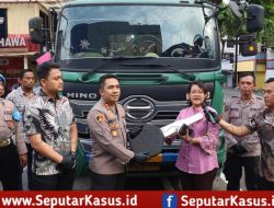 Kapolres Pelabuhan Tanjung Perak AKBP Wahyu Hidayat Kembalikan Kendaraan Hasil Kejahatan kepada Pemilik