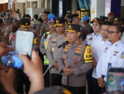 Pastikan Mudik Aman, Kapolri Tinjau Posko Terpadu Stasiun Surabaya Gubeng