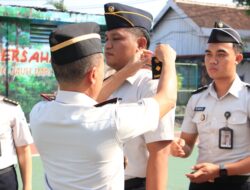 Kenaikan Pangkat Jadi Motivasi, Kalapas I Madiun Sematkan Pangkat kepada 45 Pegawai