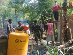Potret Kebersamaan di Yehembang Kauh: TNI dan Warga Kompak Lansir Material Demi Jembatan Desa