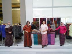 Endek Naik Kelas Jegeg Tri Busana Sulap Warisan Bali Jadi Fashion Modern Berkelas