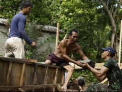 Tak Kenal Lelah, Kolaborasi TNI-Warga Percepat Pembangunan Jembatan Perintis Garuda