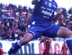 Brace Adam Alis Bawa Maung Bandung Makin Kokoh di Puncak