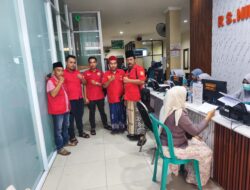 Pengurus MADAS SEDARAH Sampang dan DPAC Kompak Bantu Warga Sakit Dapatkan Layanan Medis