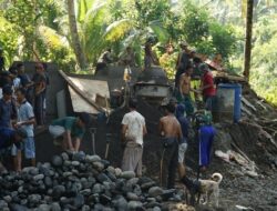 Demi Akses Ekonomi dan Pendidikan, Personel Kodim 1617/Jembrana  Semangat Semangat Bangun Jembatan Desa 