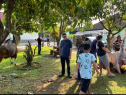 Dandim Jembrana Letkol Inf Sy. Gafur Thalib Serahkan Paket Qurban 2 Kg Untuk Prajurit dan Warga Sekitar