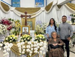 Prof.Ir .Johan Silas Berpulang ke surga,Pengacara muda ( Martin Tokan S. H., M. H) berkunjung Ke rumah Duka. 
