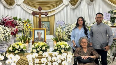 Prof.Ir .Johan Silas Berpulang ke surga,Pengacara muda ( Martin Tokan S. H., M. H) berkunjung Ke rumah Duka. 