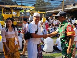 Wujud Pelayanan kepada Masyarakat, Babinsa Banjar Tengah Amankan Perayaan Galungan 