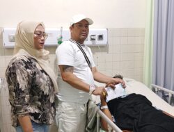 Pimpinan Gabungan Media Online Jenguk Pimpred Beritakasus.com yang Dirawat di RS William Booth Surabaya