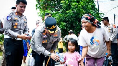 Polresta Cirebon Salurkan 6.000 Liter Air Bersih untuk Warga Terdampak Kekeringan di Desa Slangit