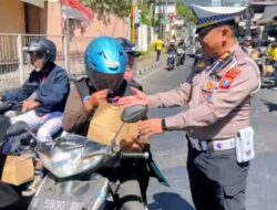 Jumat Berkah Satlantas Polres Batu, Apresiasi Pengendara Taat Aturan Lalu Lintas