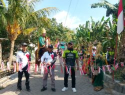 Karnaval Budaya Dusun Genengan Meriah, Kades Ngasin Tampil Bak Raja Naik Kuda