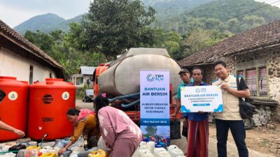 Kekeringan Meluas, YBM PLN UIP JBTB Salurkan 50 Ribu Liter Air Bersih ke Bondowoso dan Mojokerto