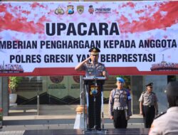 Berkontribusi Raih Pelayanan Prima Nasional, Lima Personel Polres Gresik Diganjar Penghargaan