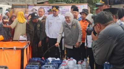Pemprov Jatim Salurkan Bantuan Air Bersih dan Sembako untuk Warga Terdampak Kekeringan di Sampang