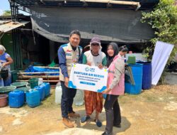 Di Tengah Kekeringan, YBM PLN UIP JBTB dan Srikandi PLN Salurkan 40 Ribu Liter Air untuk Warga Lamongan