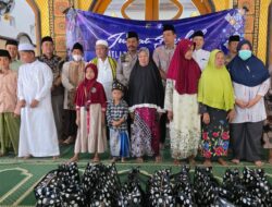 Jumat Berkah, Masjid Jamik Al Anwar Desa Martajasah Bagikan Sembako kepada Warga